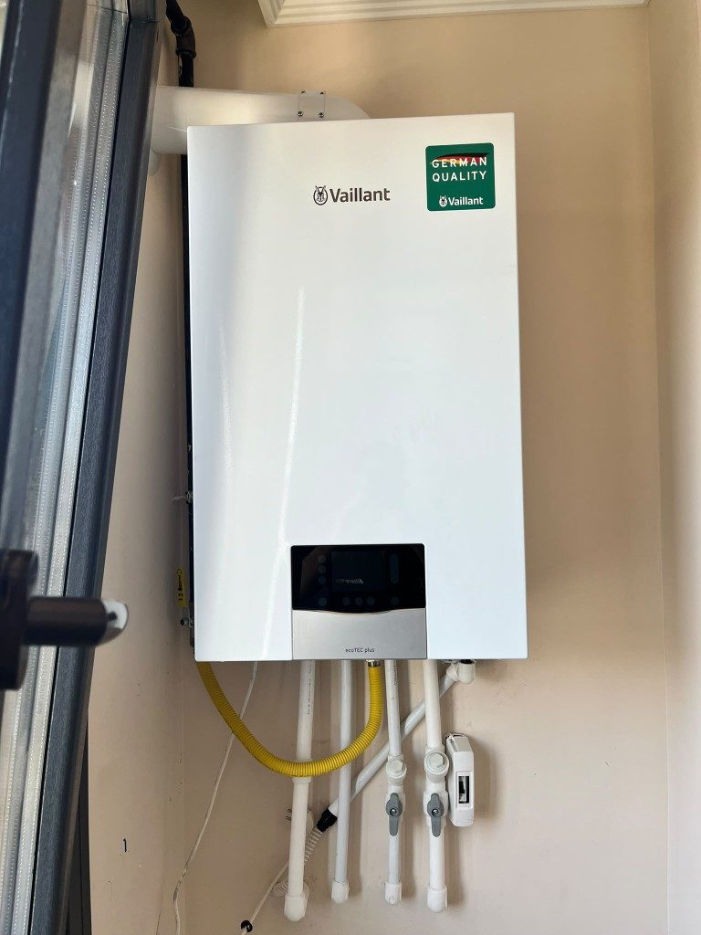 Vaillant ecoTEC plus kombi montajı ve tesisat bağlantıları